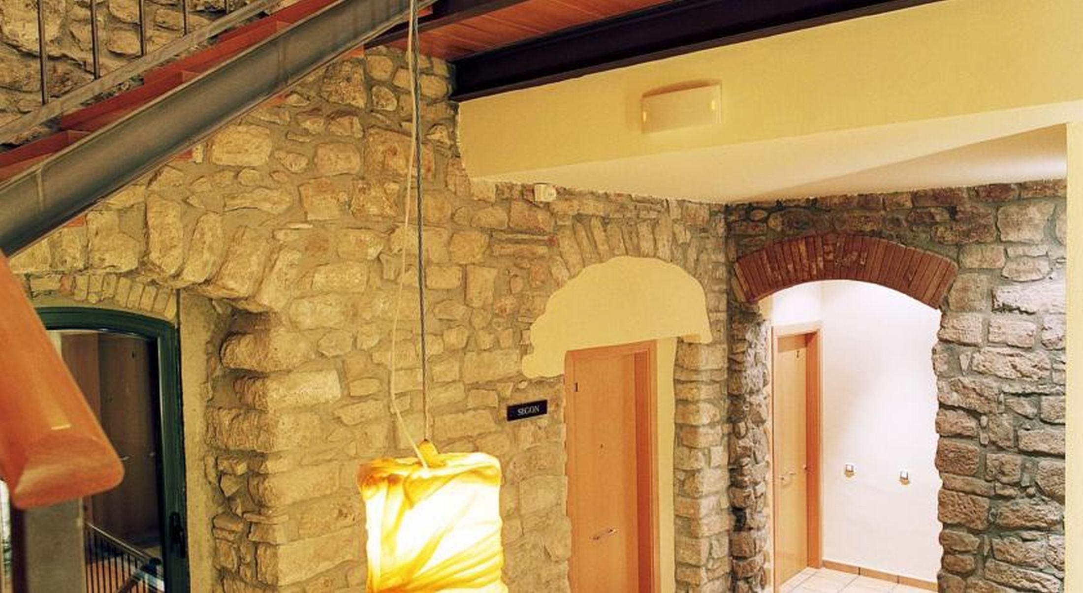 Urbi Apartments Манреса Екстериор снимка