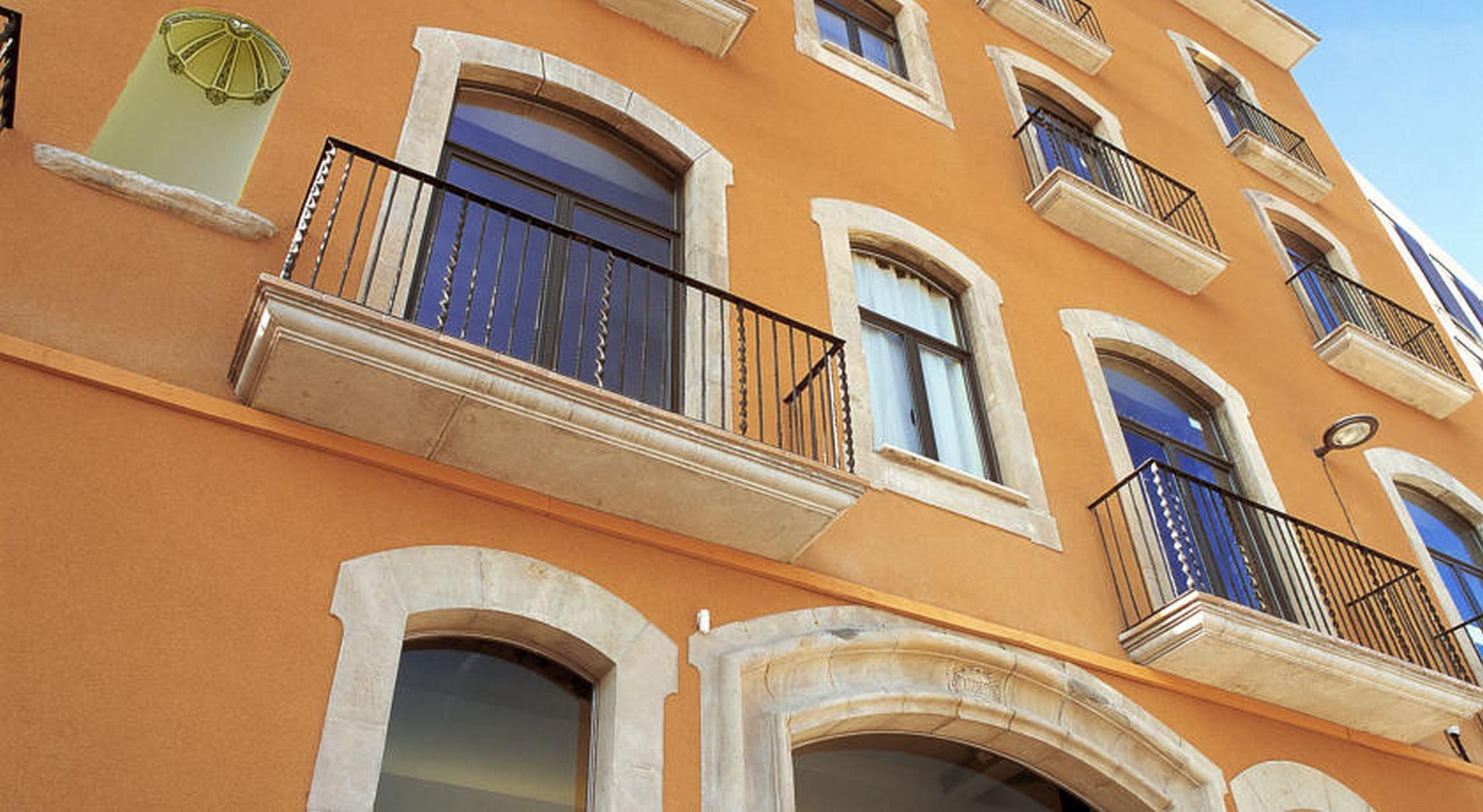 Urbi Apartments Манреса Екстериор снимка