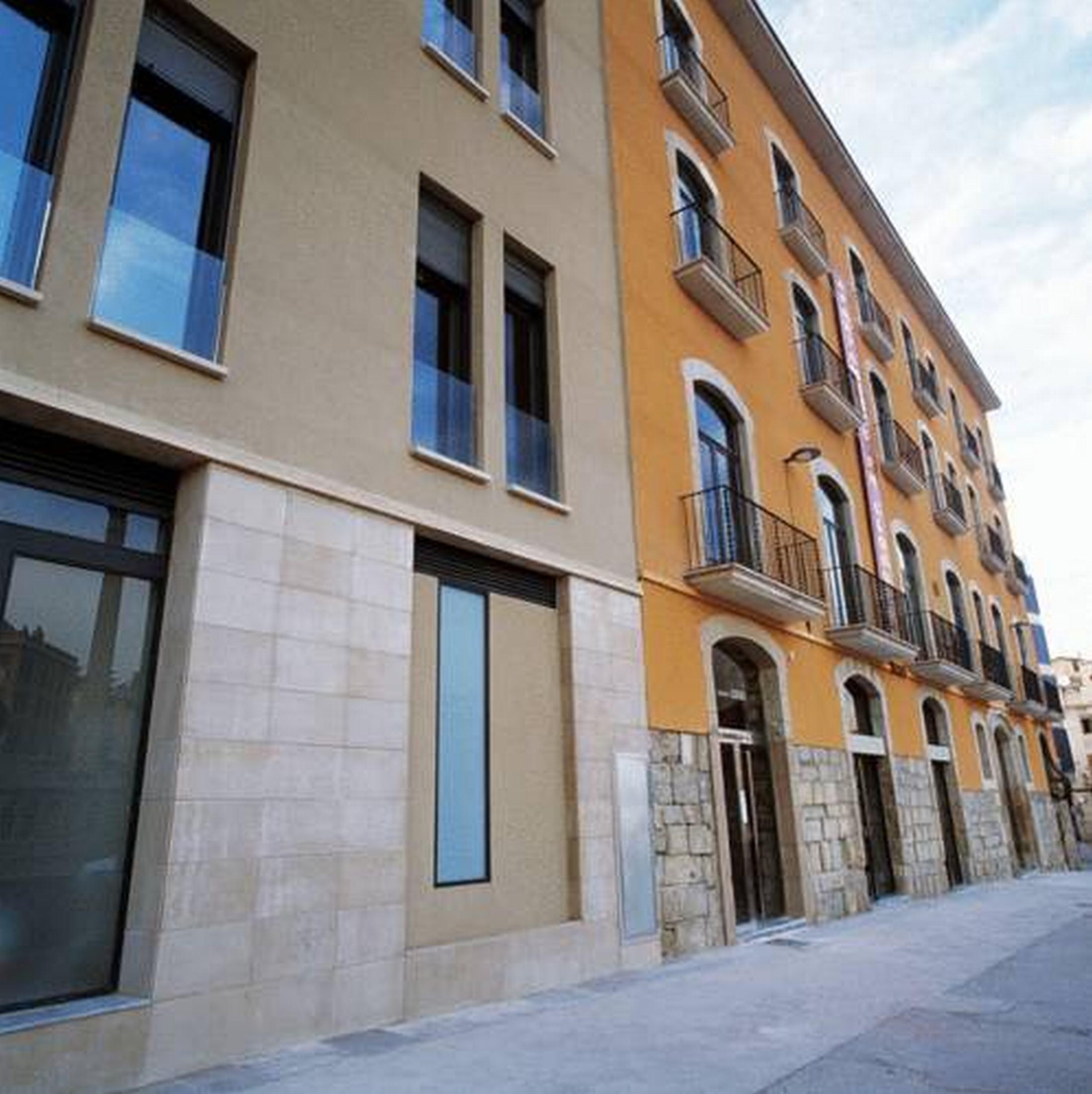 Urbi Apartments Манреса Екстериор снимка