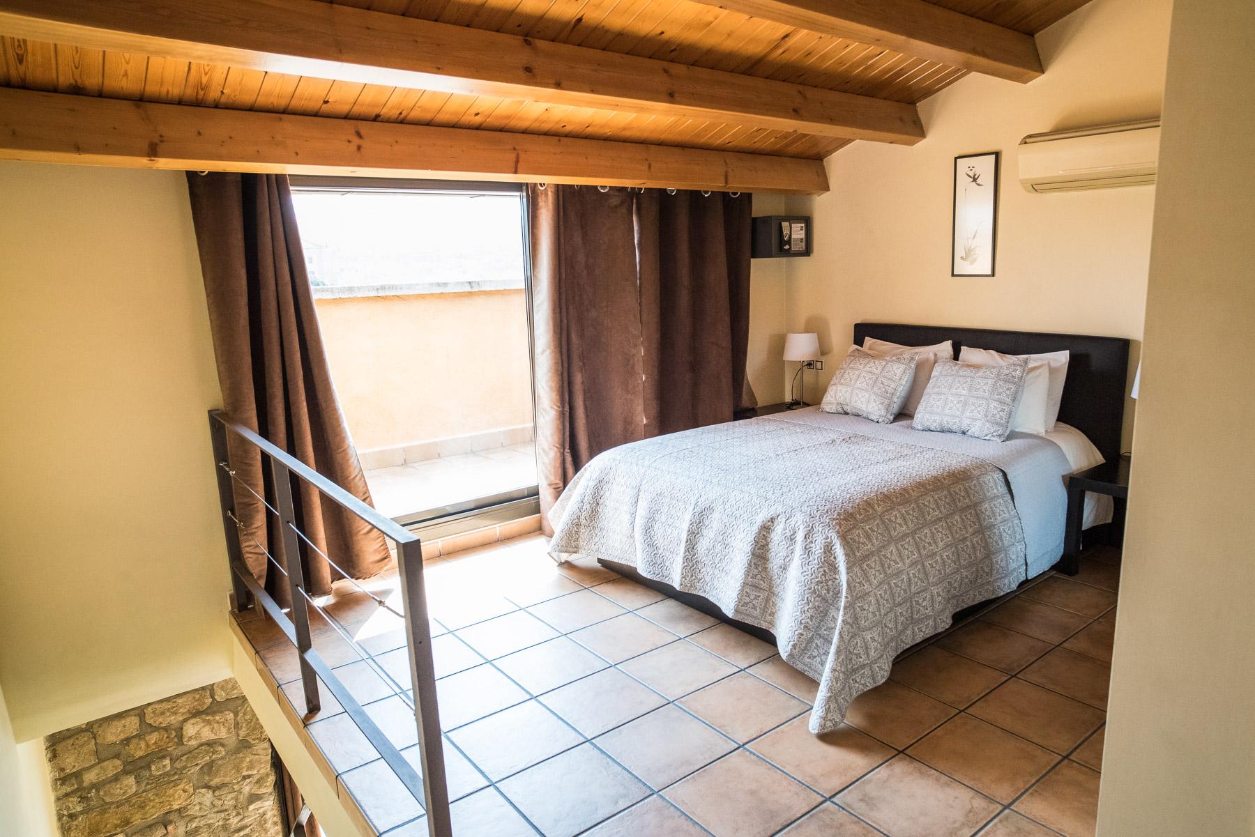 Urbi Apartments Манреса Екстериор снимка