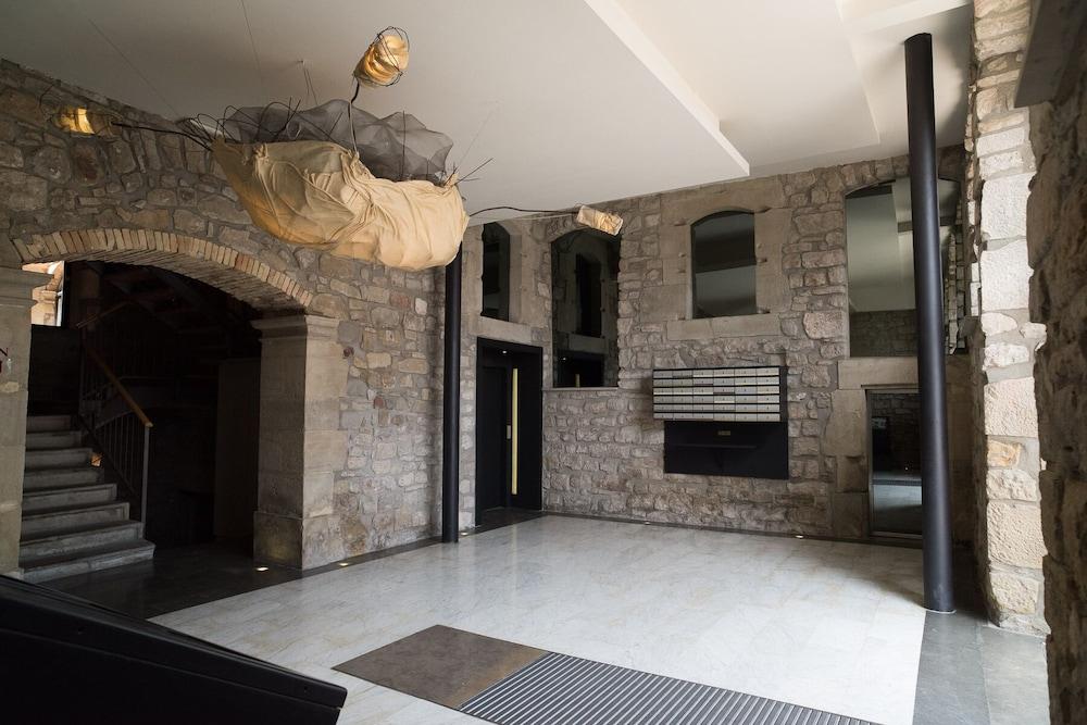 Urbi Apartments Манреса Екстериор снимка