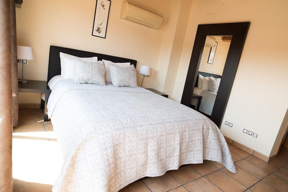 Urbi Apartments Манреса Екстериор снимка