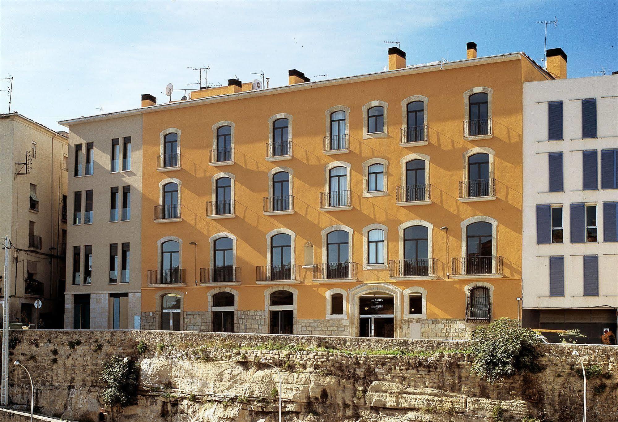 Urbi Apartments Манреса Екстериор снимка